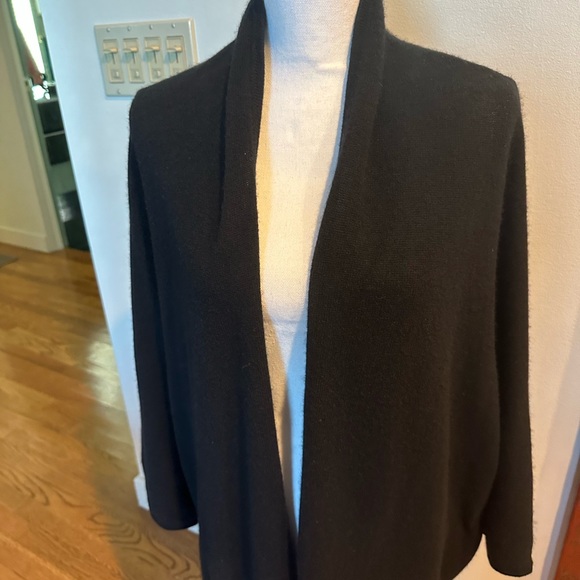 New with tags from Neiman Marcus - black cashmere sweater - Picture 2 of 6